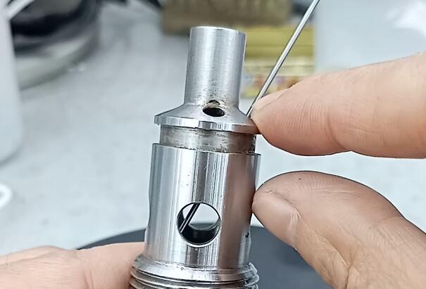 長斜孔去毛刺，磨粒流技術是怎么做到的？